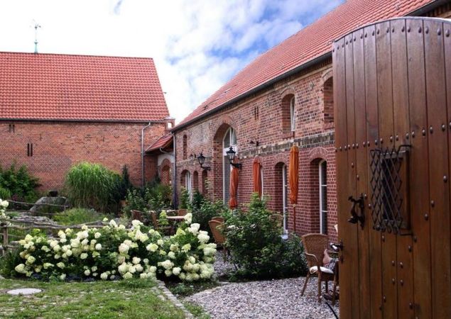 Künstlerhof Roofensee, KueHo_Blick-Blick-in-den-Hof, Foto: S. Dietrich, Lizenz: S. Dietrich