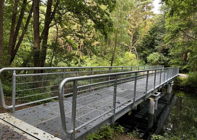 Neue Brücke am Stechlin, in Höhe des Kernkraftwerks, Foto: Jörg Bartz, Lizenz: Brandenburgische Seenplatte GmbH Neue Brücke am Stechlin, in Höhe des Kernkraftwerks, Foto: Jörg Bartz, Lizenz: Brandenburgische Seenplatte GmbH