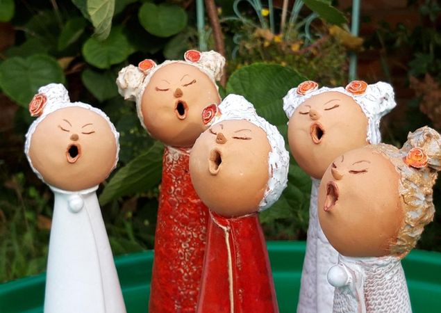 Räucherfrauen aus Keramik, Foto: Sabine Borns, Lizenz: Sabine Borns