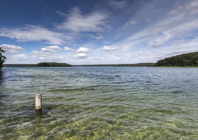 Blick von der Badestelle am Stechlinsee, Foto: Steffen Lehmann, Lizenz: TMB-Fotoarchiv Blick von der Badestelle am Stechlinsee, Foto: Steffen Lehmann, Lizenz: TMB-Fotoarchiv