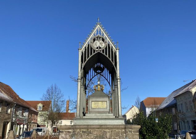 Treffpunkt am Luisendenkmal, Foto: Liepner