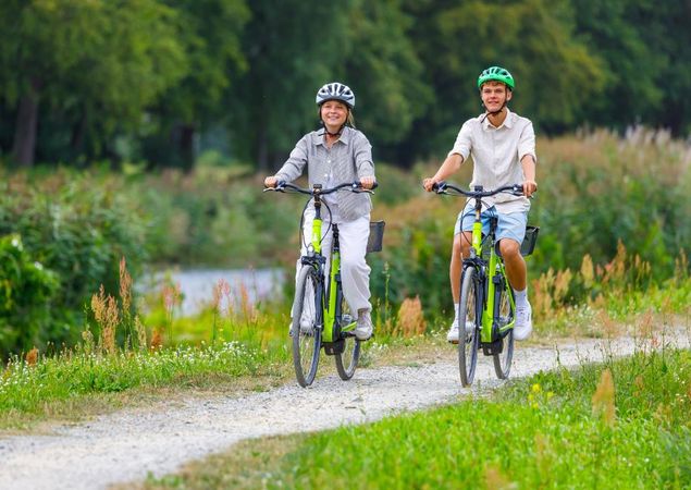 Radler an der Schwarzen Elster, Foto: LKEE_Andreas Franke, Lizenz: LKEE_Andreas Franke Radler an der Schwarzen Elster, Foto: LKEE_Andreas Franke, Lizenz: LKEE_Andreas Franke