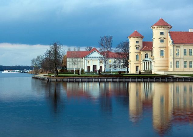 Kavalierhaus und Schloss, Foto: Musikkultur Rheinsberg gGmbH, Lizenz: Musikkultur Rheinsberg gGmbH