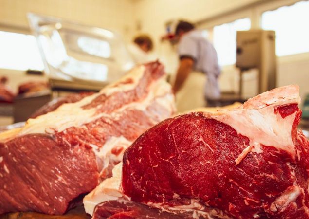 Frisch geschlachtetes Rindfleisch vom Wiesenrind aus Bergsdorf, Foto: Agrar GmbH Bergsdorf, Foto: Agrar GmbH Bergsdorf Frisch geschlachtetes Rindfleisch vom Wiesenrind aus Bergsdorf, Foto: Agrar GmbH Bergsdorf, Foto: Agrar GmbH Bergsdorf