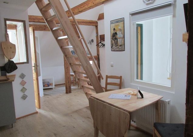 Ferienwohnung Atelier - Treppe zur Schlafebene, Foto: Peter Krajewski, Lizenz: Ella Winkler Voigt und Peter Krajewski