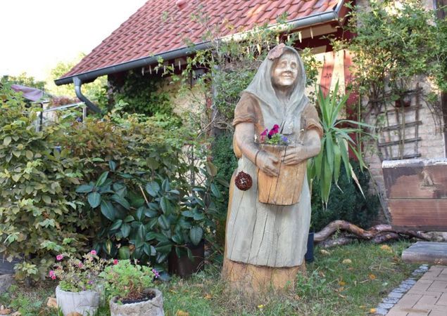 ...die Hüterin des Hofes - Figur von Andy Eisenholz, Foto: Weihnachtshaus