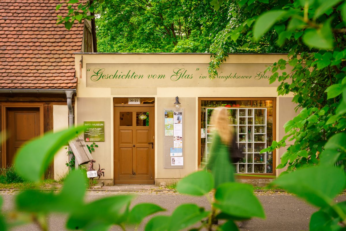 Das Foto zeigt die Aussenansicht der Touristinformation in Neuglobsow