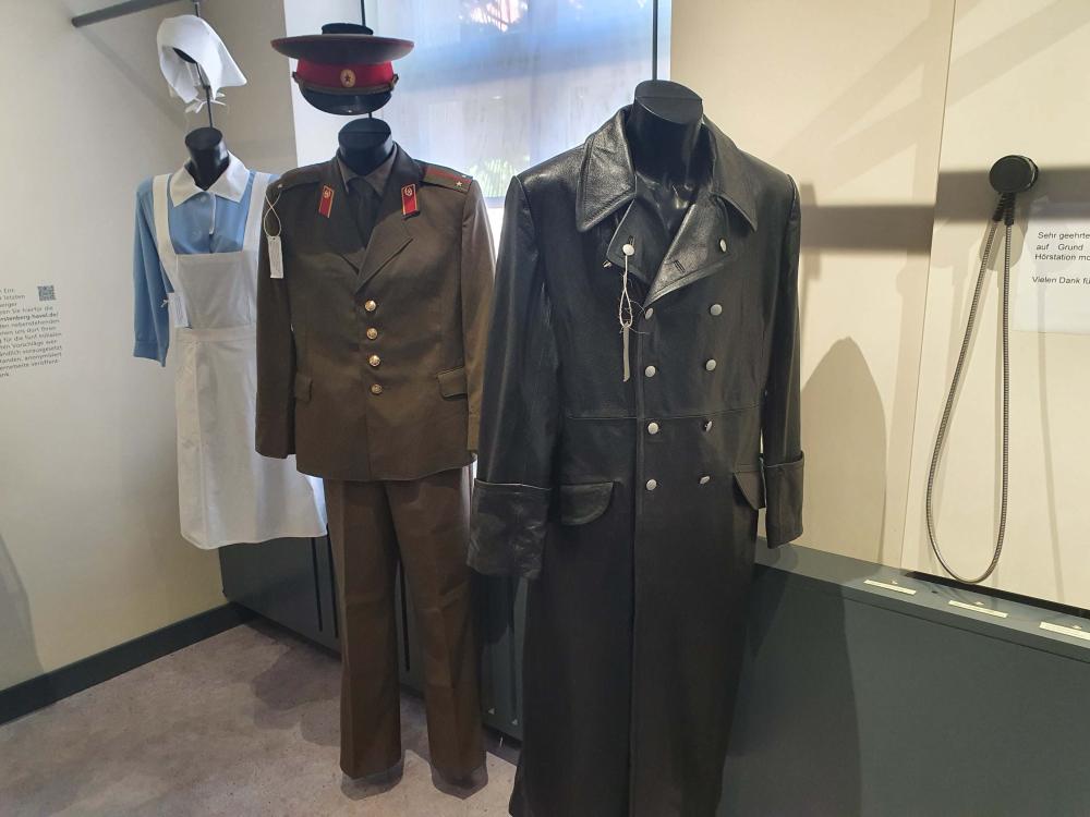 Uniformen Heimatkundliche Ausstellung Fürstenberg, Foto: Stadt Fürstenberg, Lizenz: Stadt Fürstenberg Uniformen Heimatkundliche Ausstellung Fürstenberg, Foto: Stadt Fürstenberg, Lizenz: Stadt Fürstenberg
