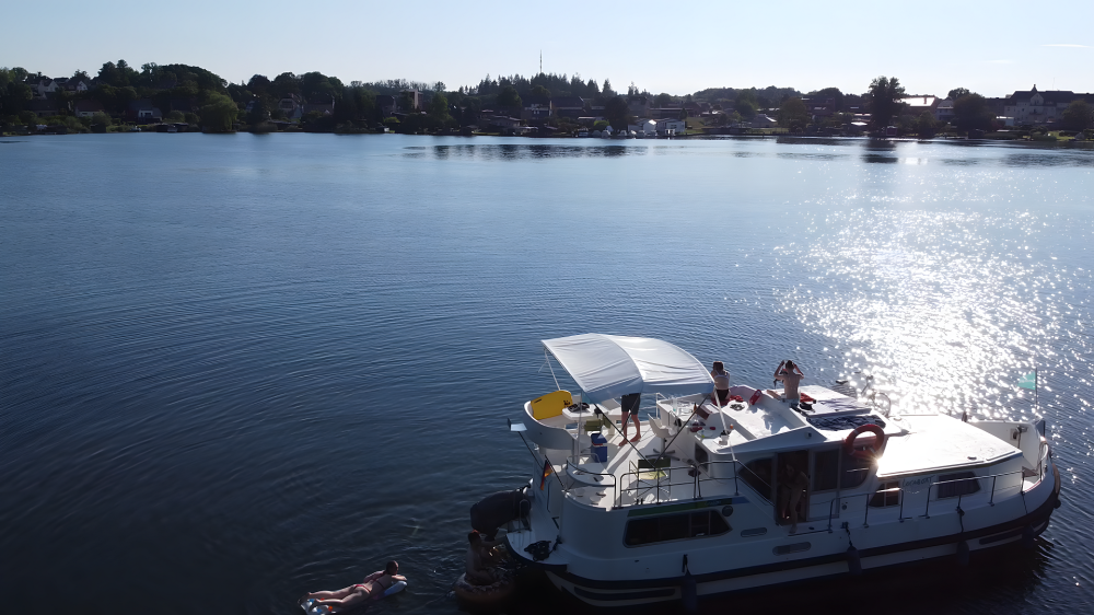 Badefreuden an Bord der Pénichette 1180 Flying Bridge® | © Locaboat Holidays, Foto: © Locaboat Holidays, Lizenz: © Locaboat Holidays Badefreuden an Bord der Pénichette 1180 Flying Bridge® | © Locaboat Holidays, Foto: © Locaboat Holidays, Lizenz: © Locaboat Holidays