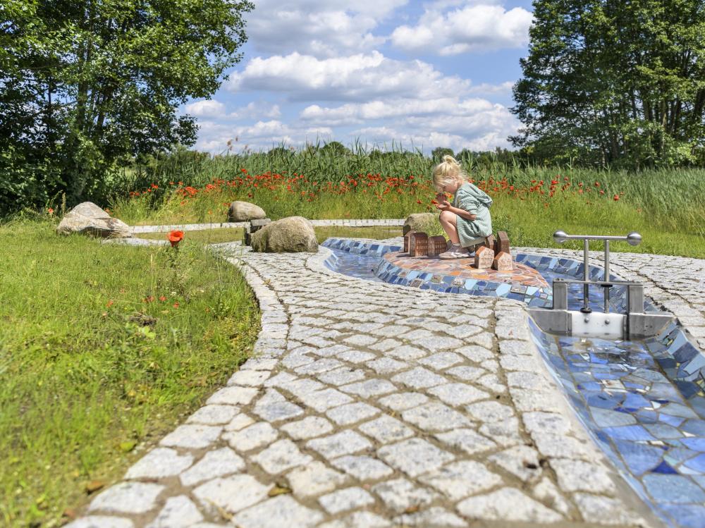Wasserspielplatz, Foto: Tom Schweers, Lizenz: Ziegeleipark Mildenberg Wasserspielplatz, Foto: Tom Schweers, Lizenz: Ziegeleipark Mildenberg