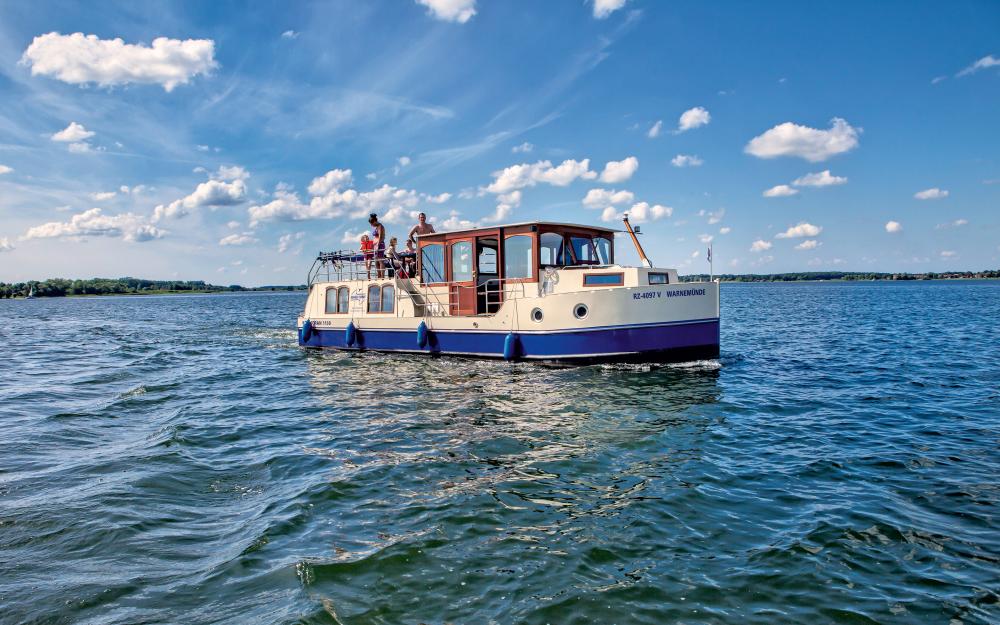 Mit einer Kormoran von Kuhnle-Tours führerscheinfrei aufs Wasser, Foto: Harald Mertes, Lizenz: Kuhnle-Tours GmbH